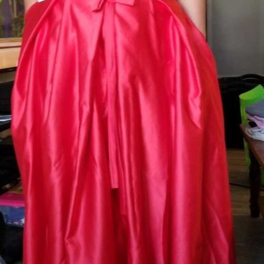 A beautiful red satin ball gown - image 2