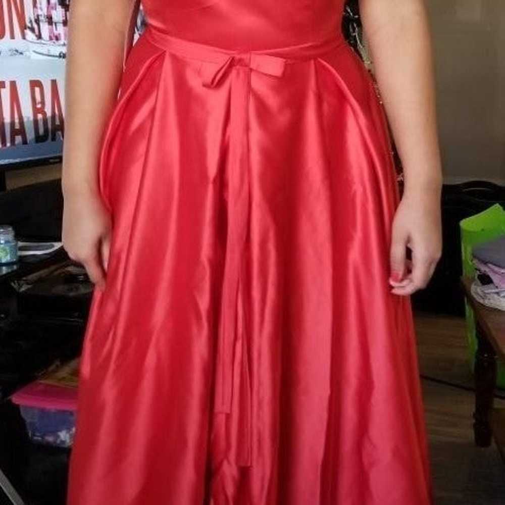 A beautiful red satin ball gown - image 3