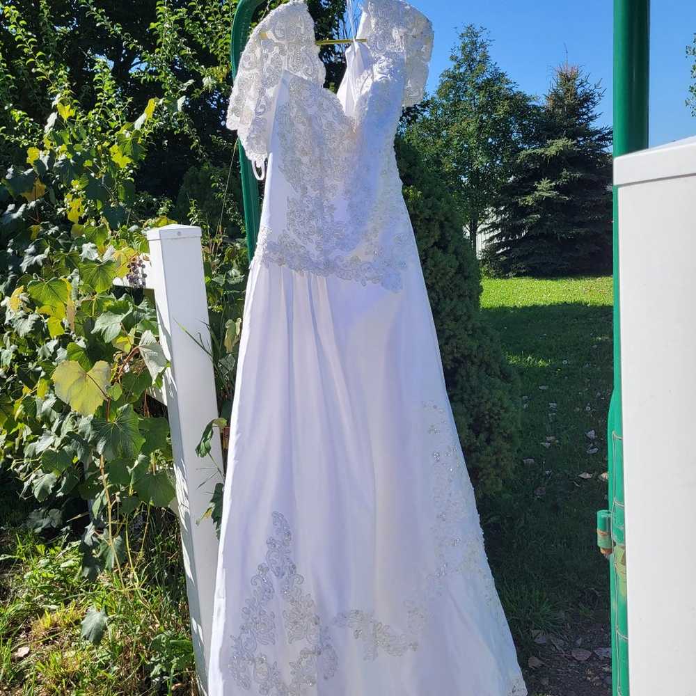 Wedding dress size 22 - image 1