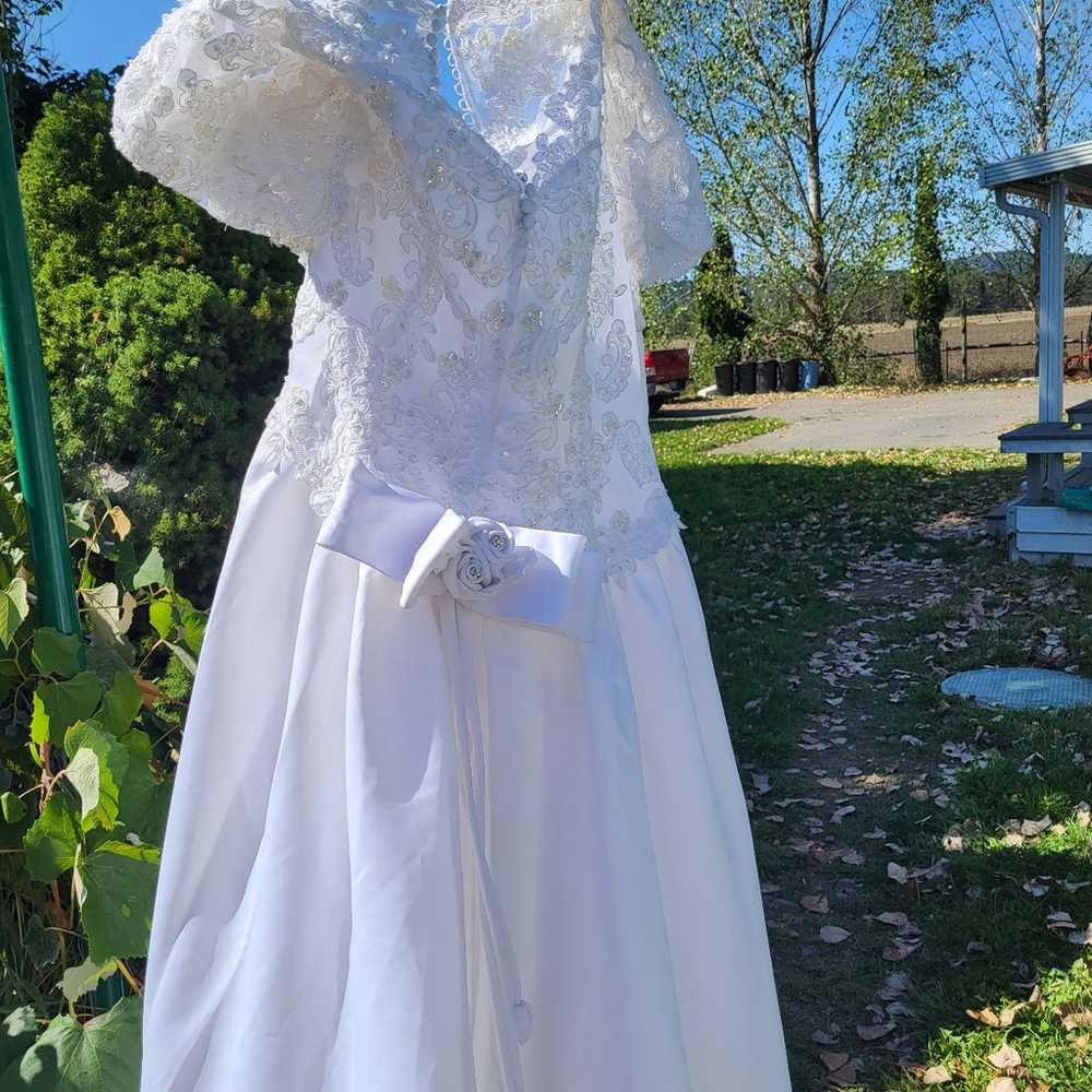 Wedding dress size 22 - image 3