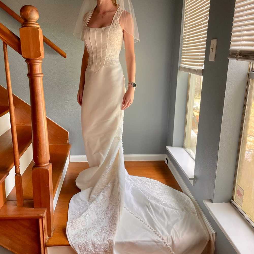 Wedding dress and veil - image 2