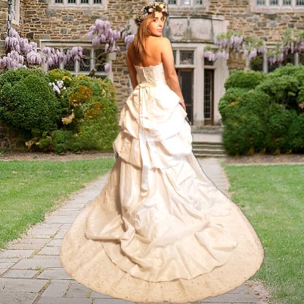 Oleg  Cassini Beautiful Ivory Wedding Dress Size … - image 1
