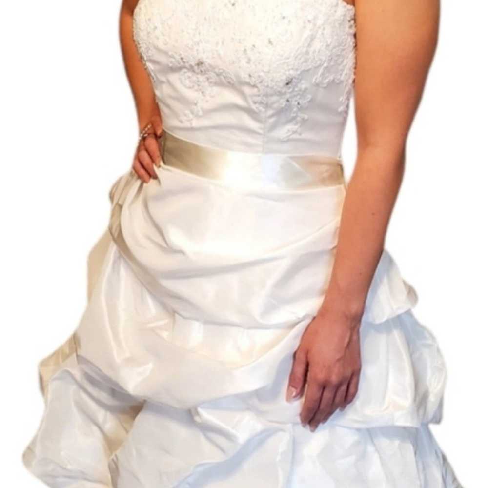 Oleg  Cassini Beautiful Ivory Wedding Dress Size … - image 9