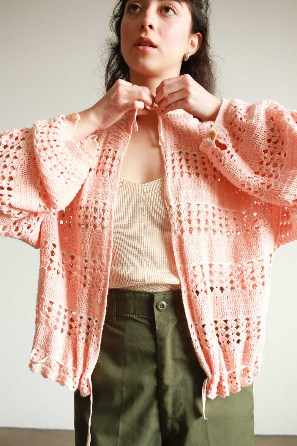 1970s Pink Crochet Knit Balloon Sleeve Cardigan - image 7
