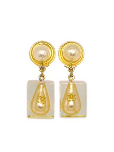 CHANEL Pre-Owned 1997 Teardrop CC faux-pearl clip… - image 1