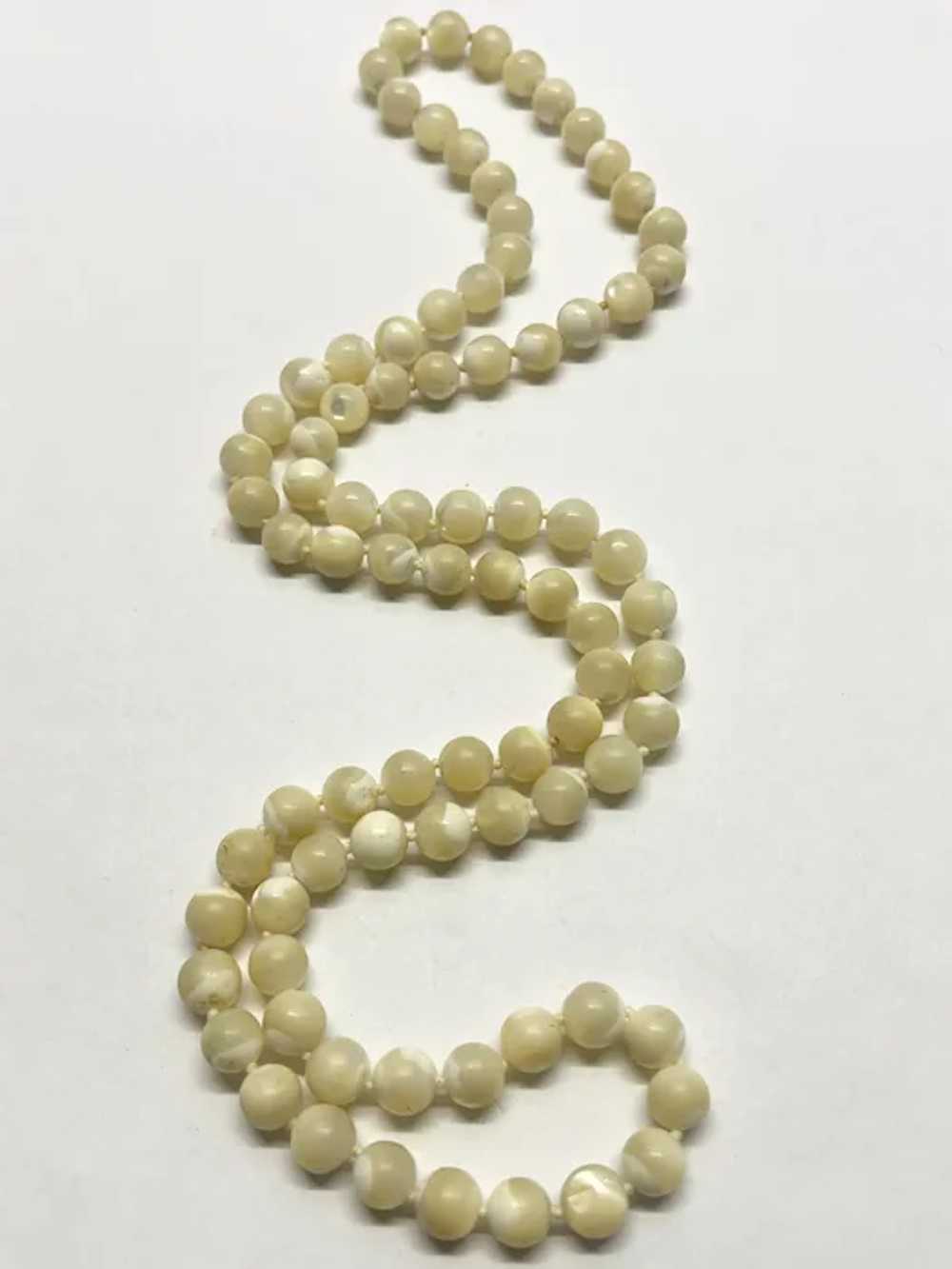 Vintage glass mother of pearl beaded necklace - image 2