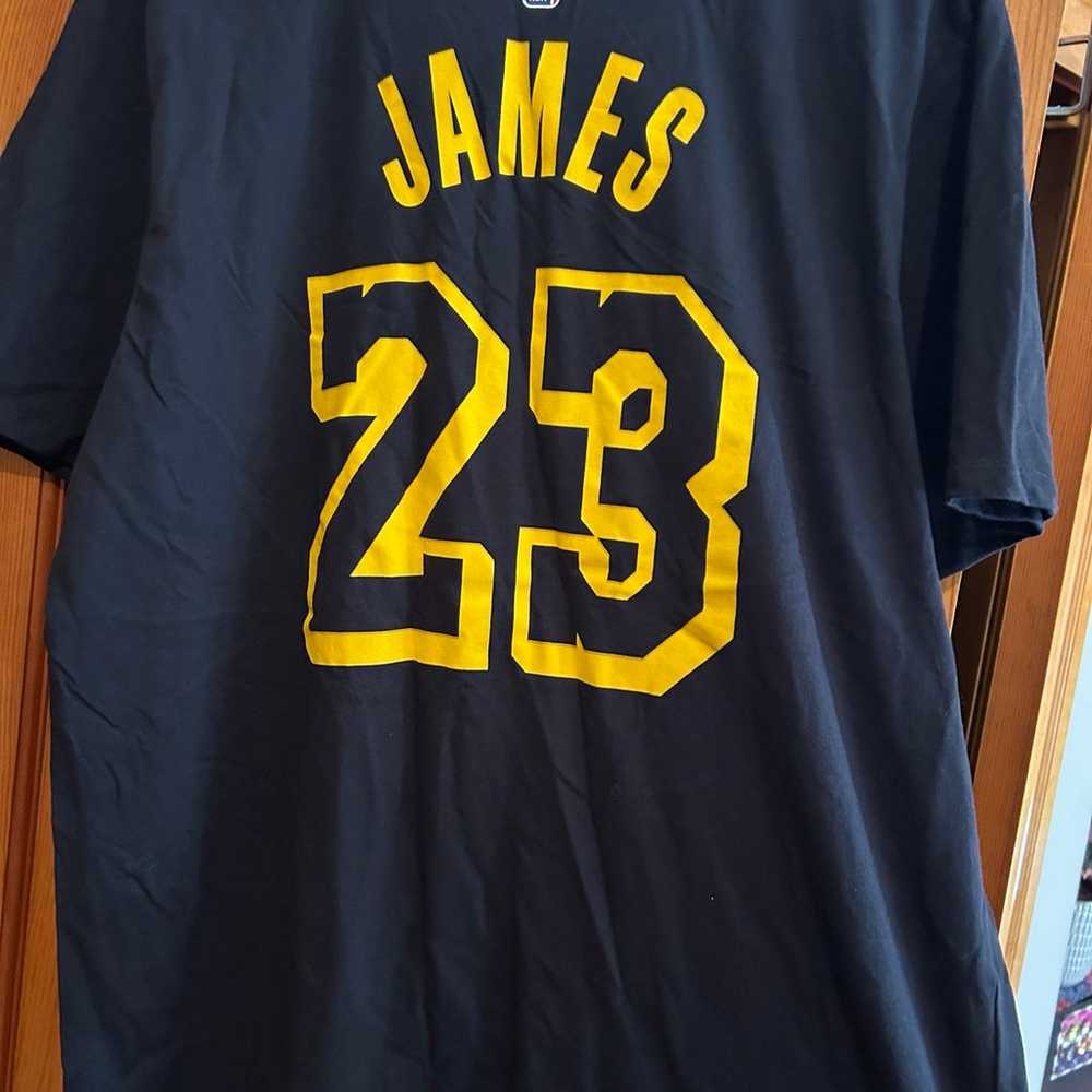Los Angeles Lakers Lebron James t shirt! - image 4