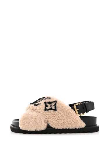 Louis Vuitton Pre-Owned Paseo shearling sandals - 