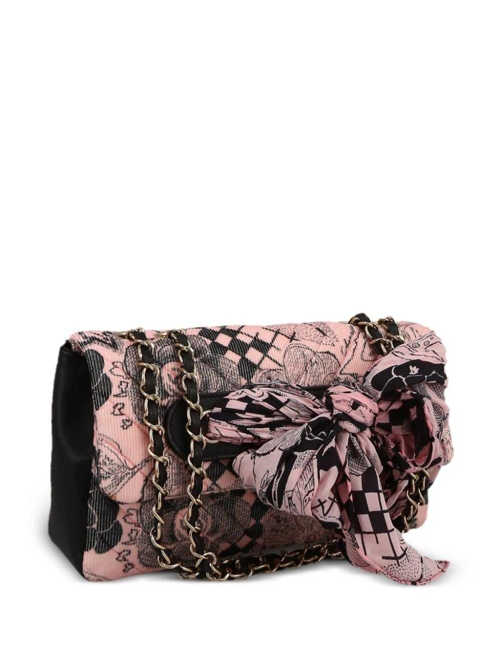 CHANEL Pre-Owned 2010s graphic-print shoulder bag… - image 4