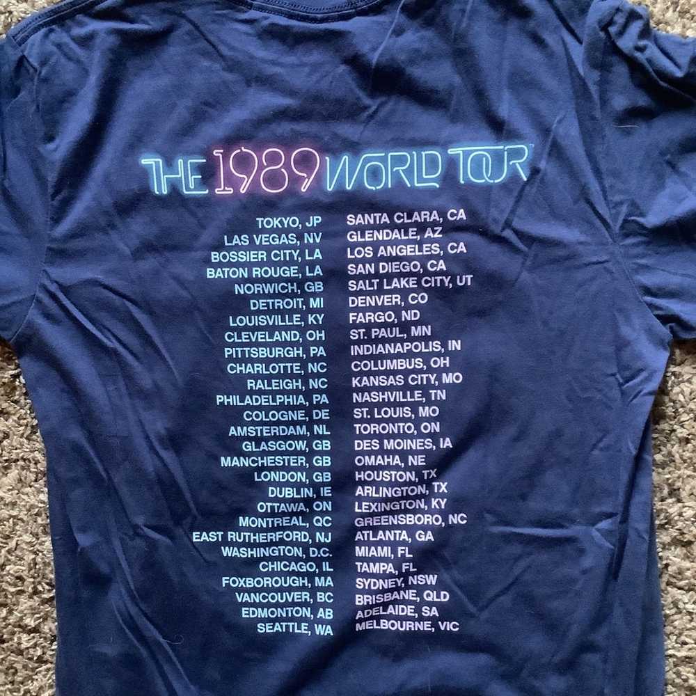 TAYLOR SWIFT “THE 1989 WORLD TOUR CONCERT  TEE SH… - image 2