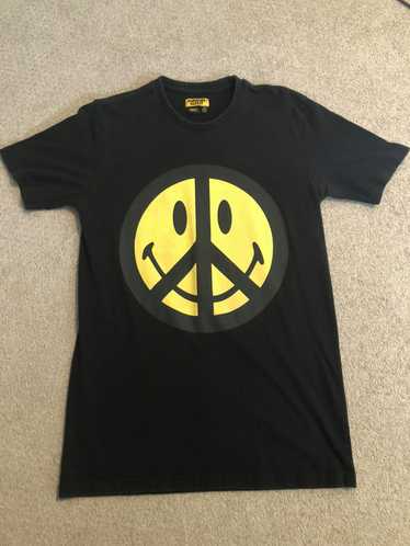 Market Chinatown Market - SMILEY Peace Tee