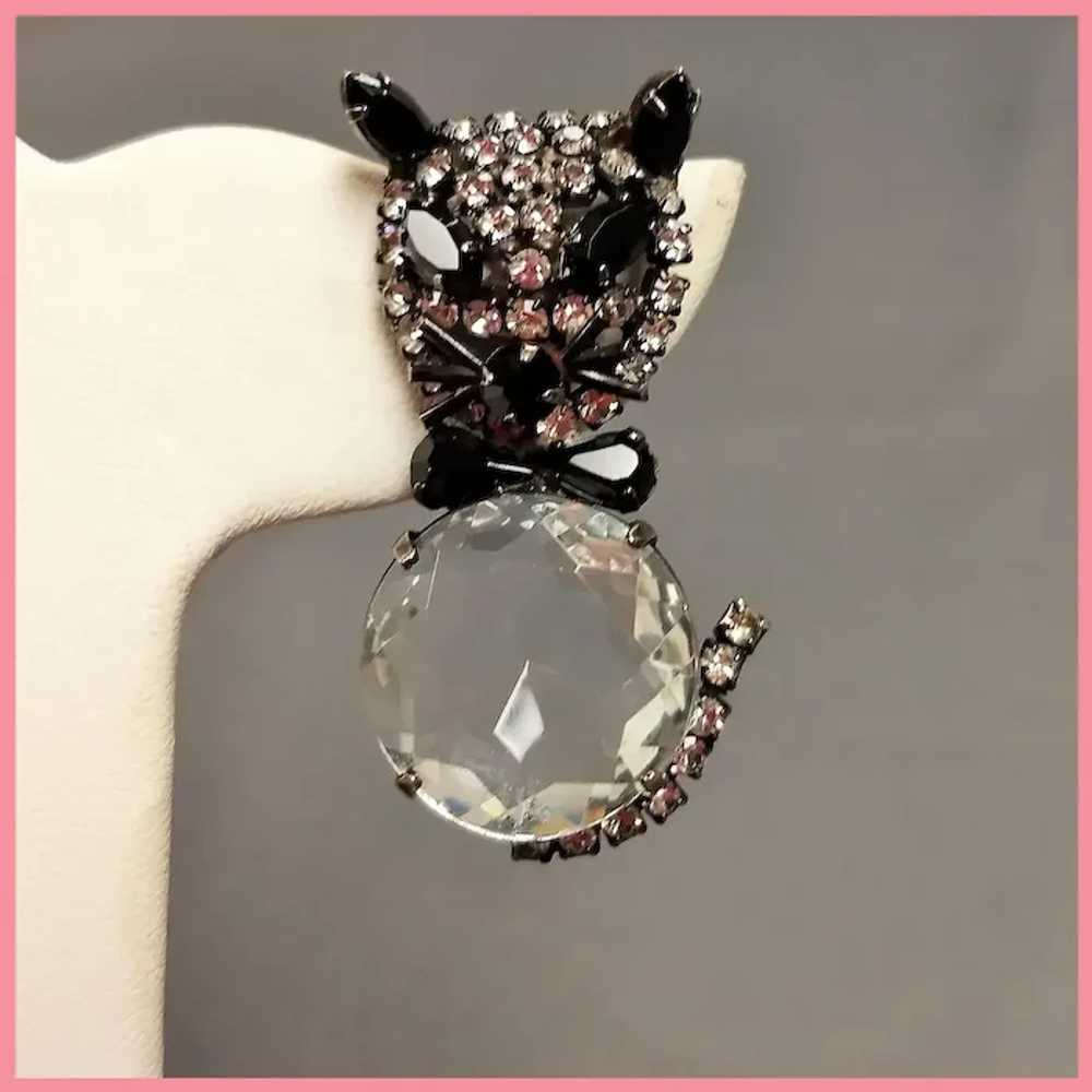 Vintage Clear Belly Rhinestone Cat Brooch - image 2