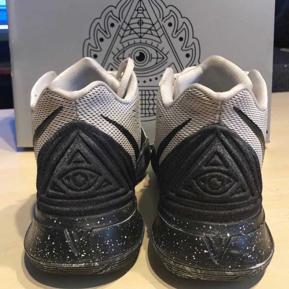 Nike Kyrie 5 Oreo - image 2