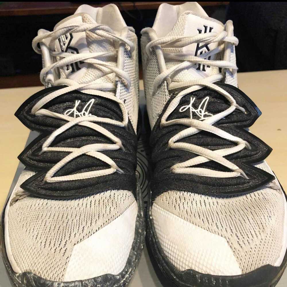 Nike Kyrie 5 Oreo - image 3