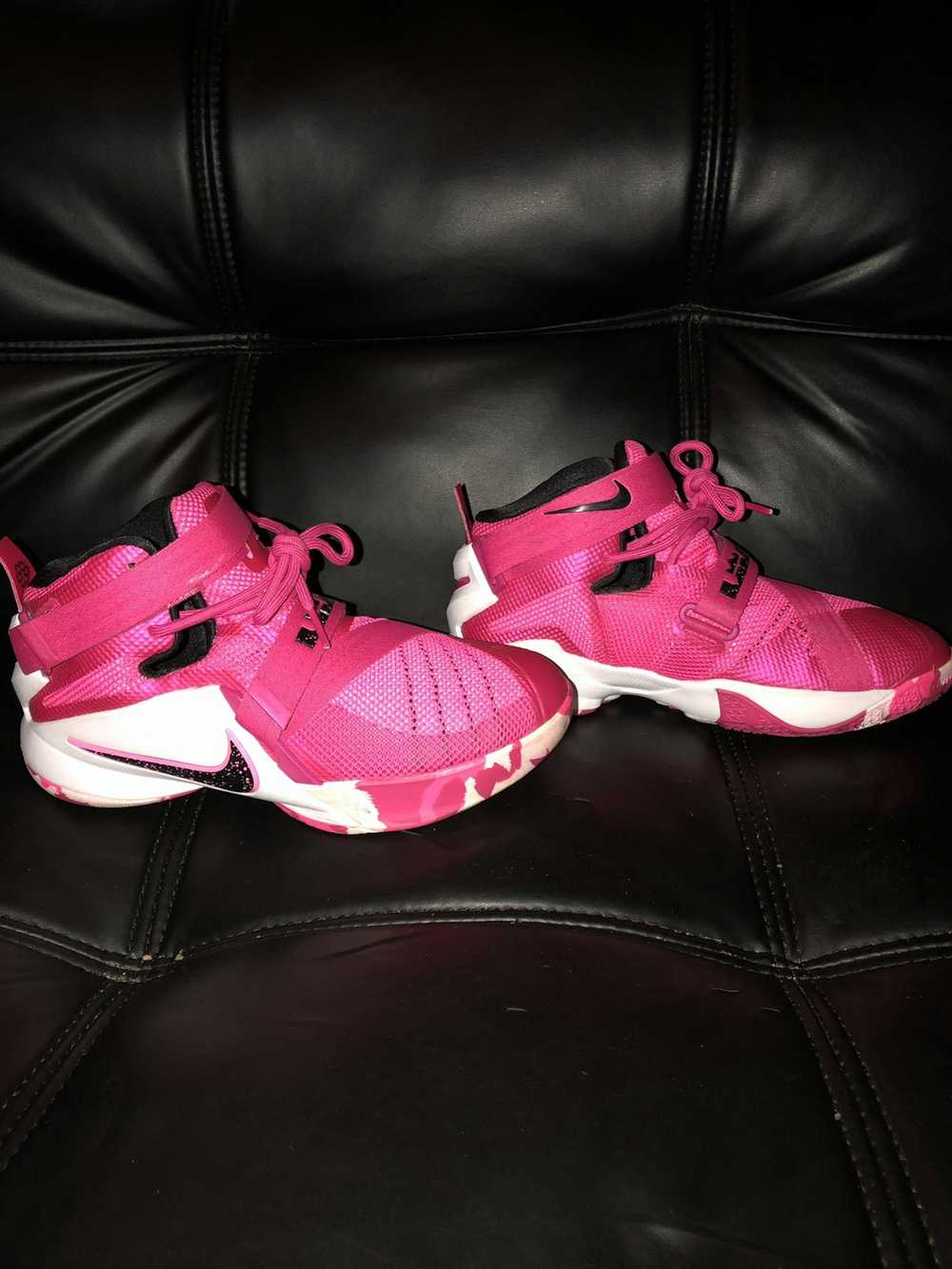 Nike Pink and white lebrans - image 3