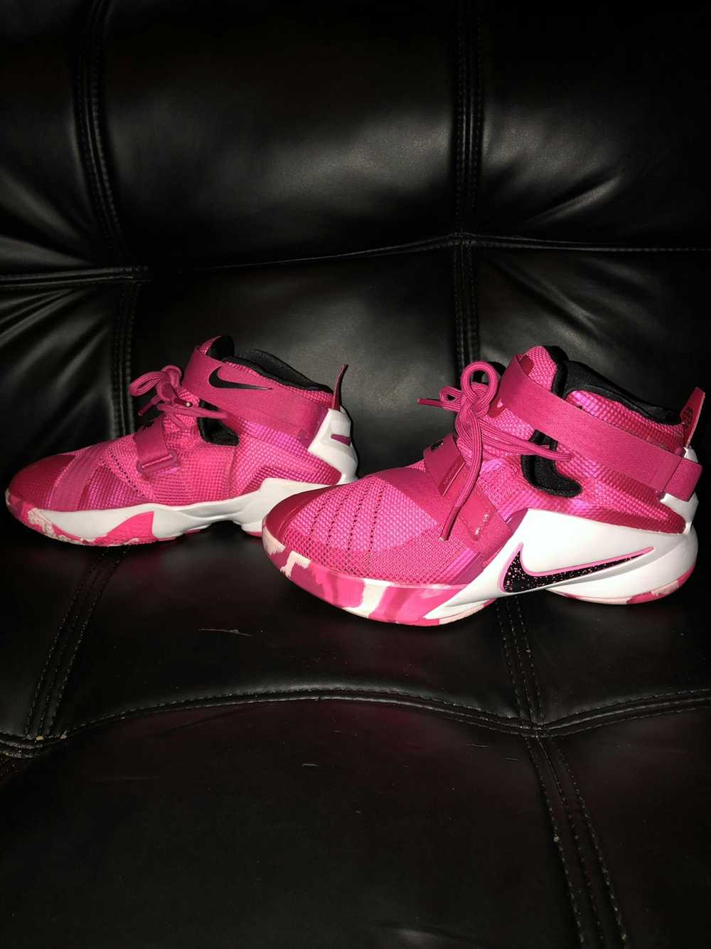 Nike Pink and white lebrans - image 4