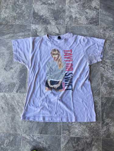 Vintage 2013 Taylor Swift Code Red Tour Tee - image 1