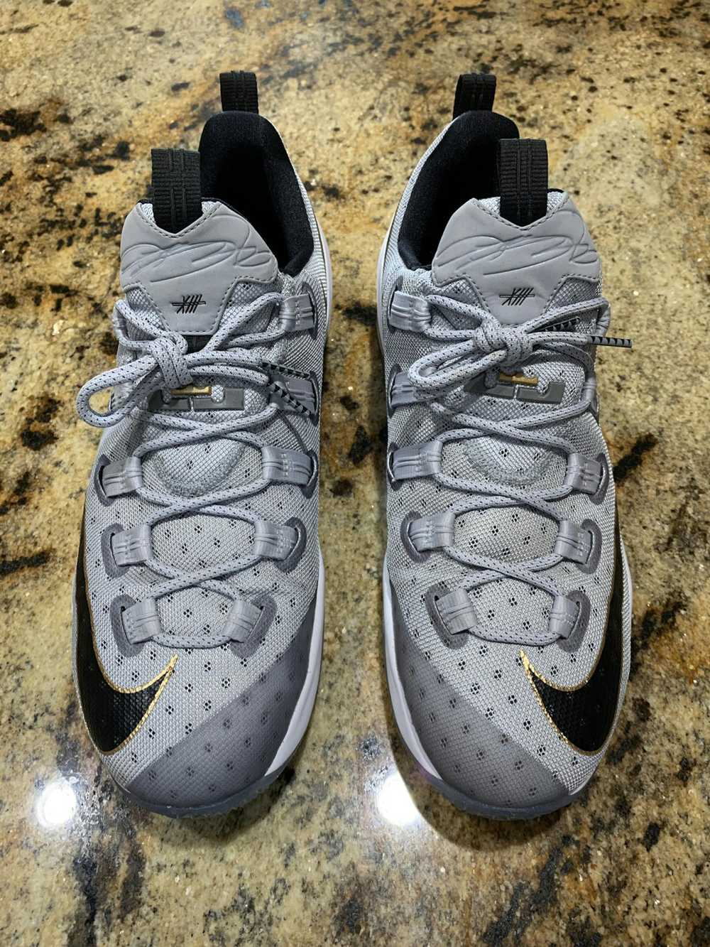 Lebron 13 low cool grey hotsell