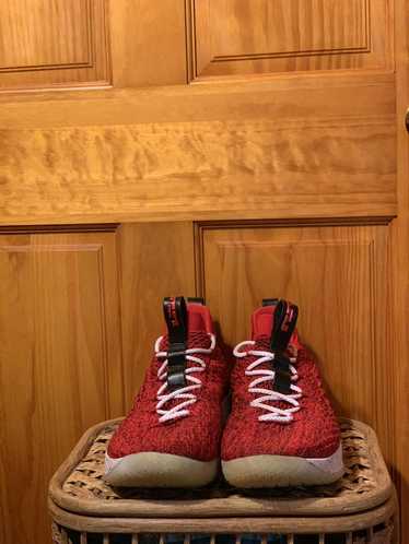 Nike LeBron 15 low “University Red”