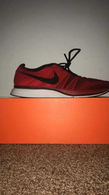 Nike Nike flyknit trainer red