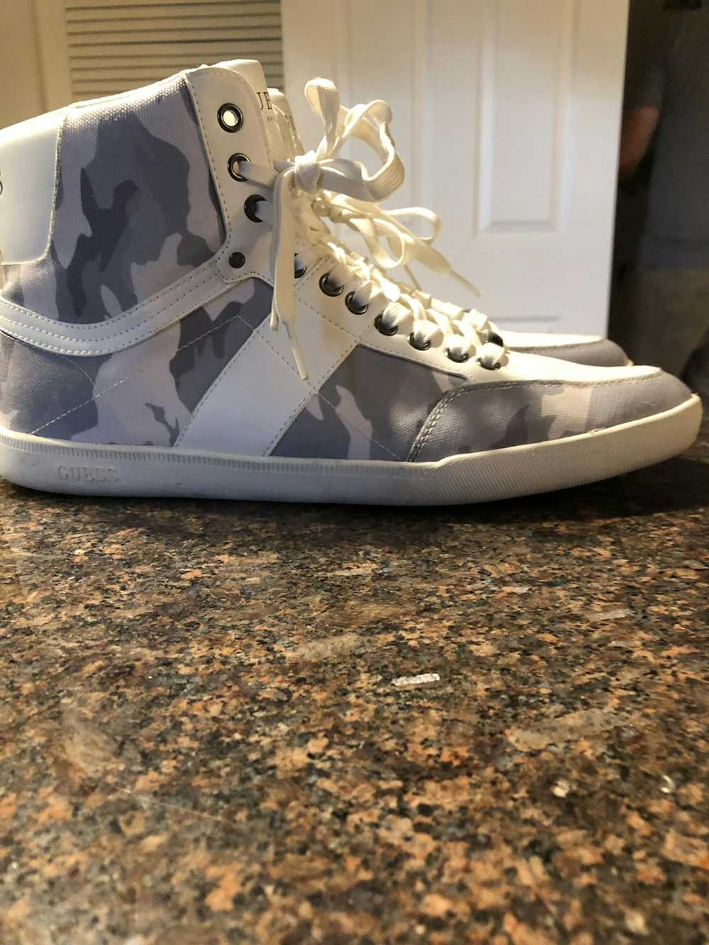 Guess Guess high top shoe very clean light use - image 6