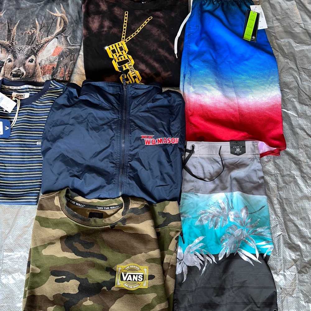 Men’s Clothing LOT Bundle 13 Items Size Medium Gr… - image 4