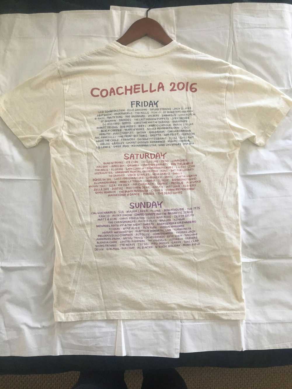 Coachella Coachella 2016 T-shirt Medium - image 2