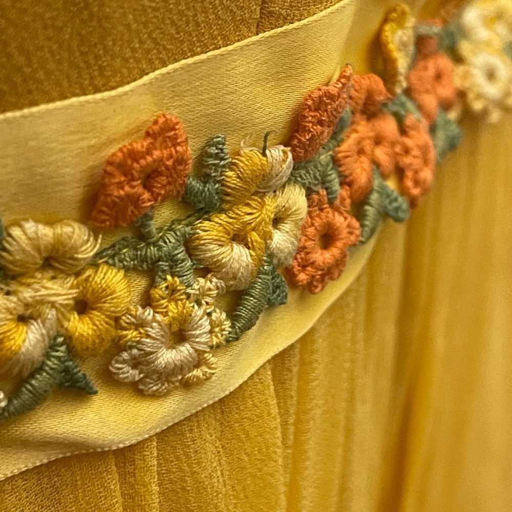 Vintage dress maxi empire cut, golden, floral, em… - image 3