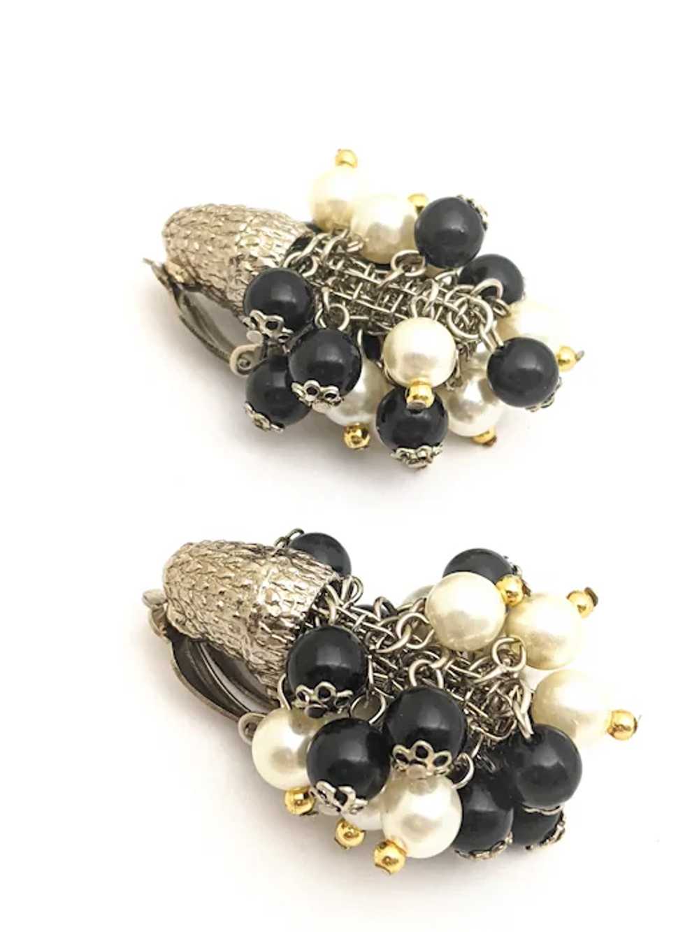 Black And White Bead Cluster Clip On Earrings - image 6