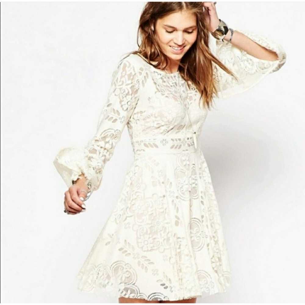 FREE PEOPLE Lover's Folk Song Cream lace Bell Sle… - image 1