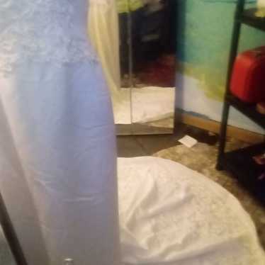 Wedding Dress w detachable train - image 1
