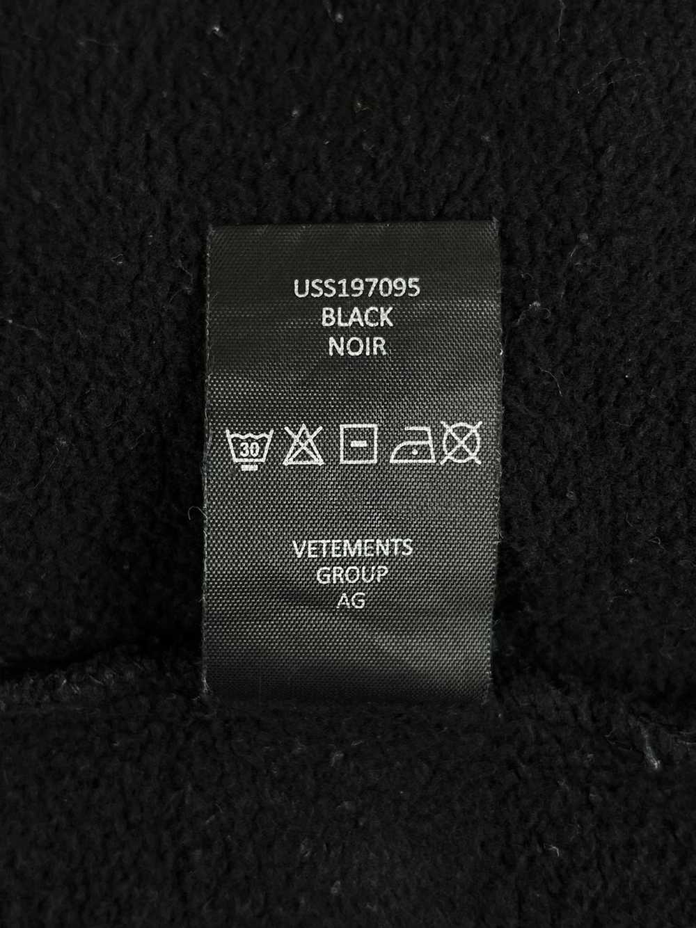 Vetements SS19 Vetements Elbow Holes Embroidered … - image 9