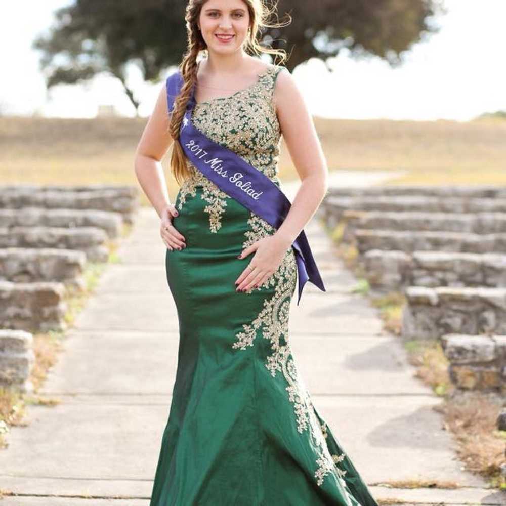 Emerald green gown - image 3