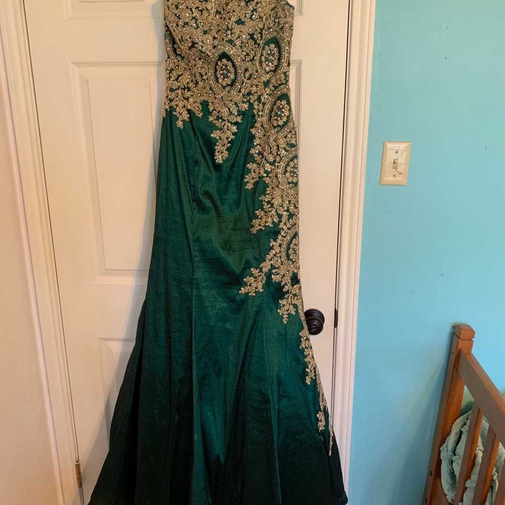 Emerald green gown - image 4