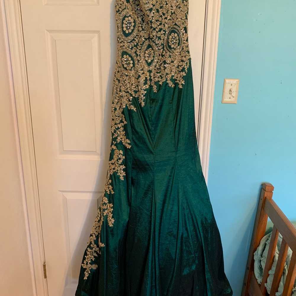 Emerald green gown - image 5