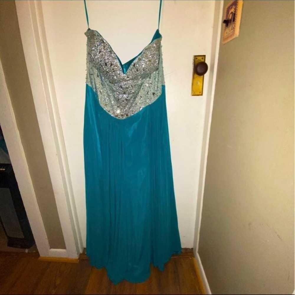 Classic prom dress - image 2