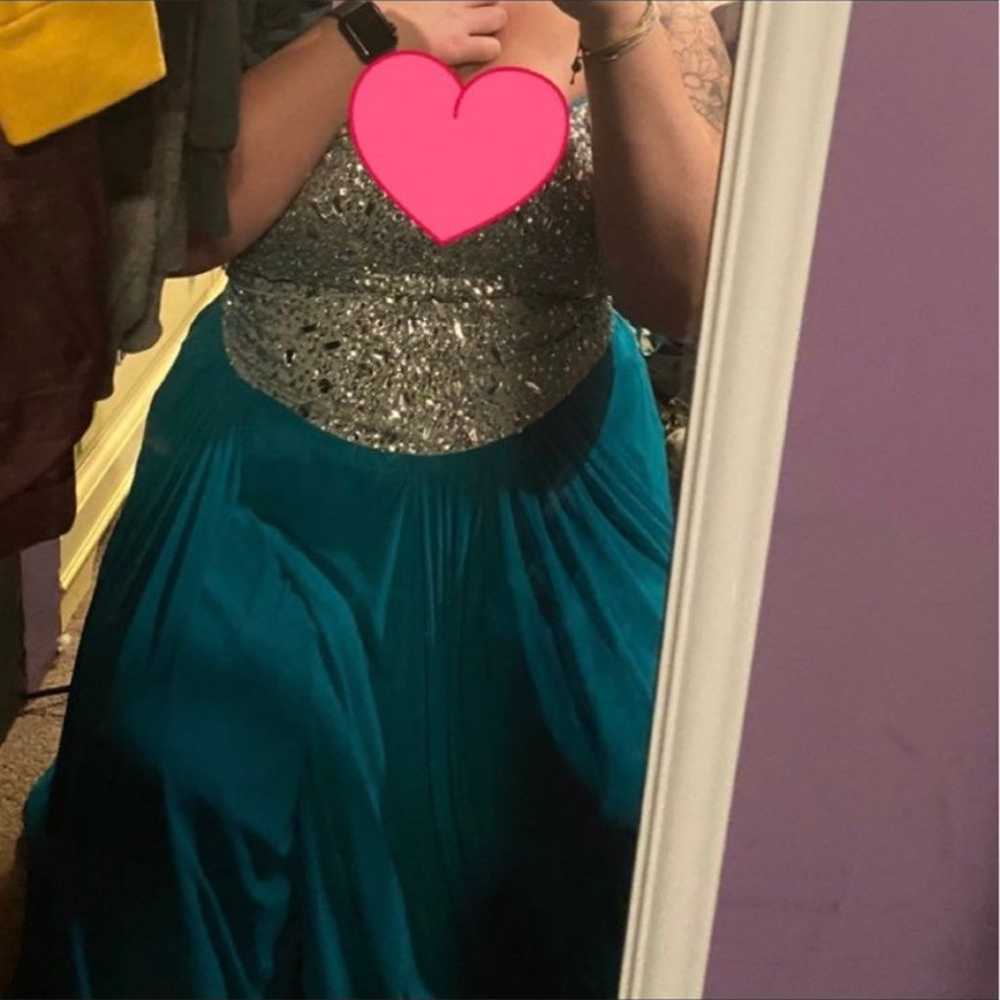 Classic prom dress - image 3