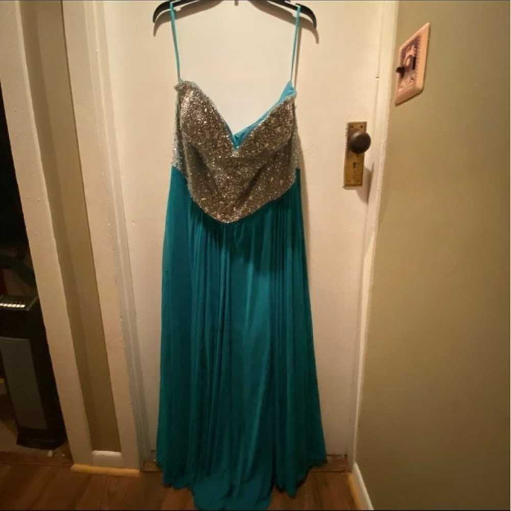 Classic prom dress - image 5