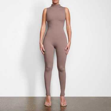 Track Everyday Sculpt Open Bust Catsuit - Mica - XL at Skims