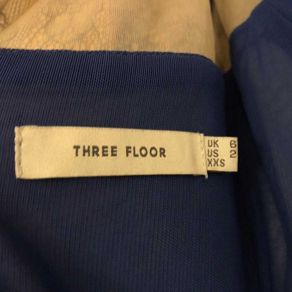 Three Floor Lace Dress - image 4