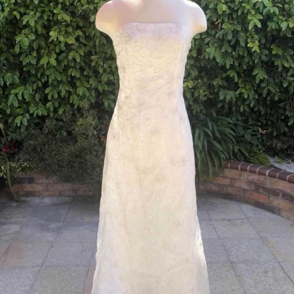 Woman’s strapless wedding dress size 6/8 - image 1