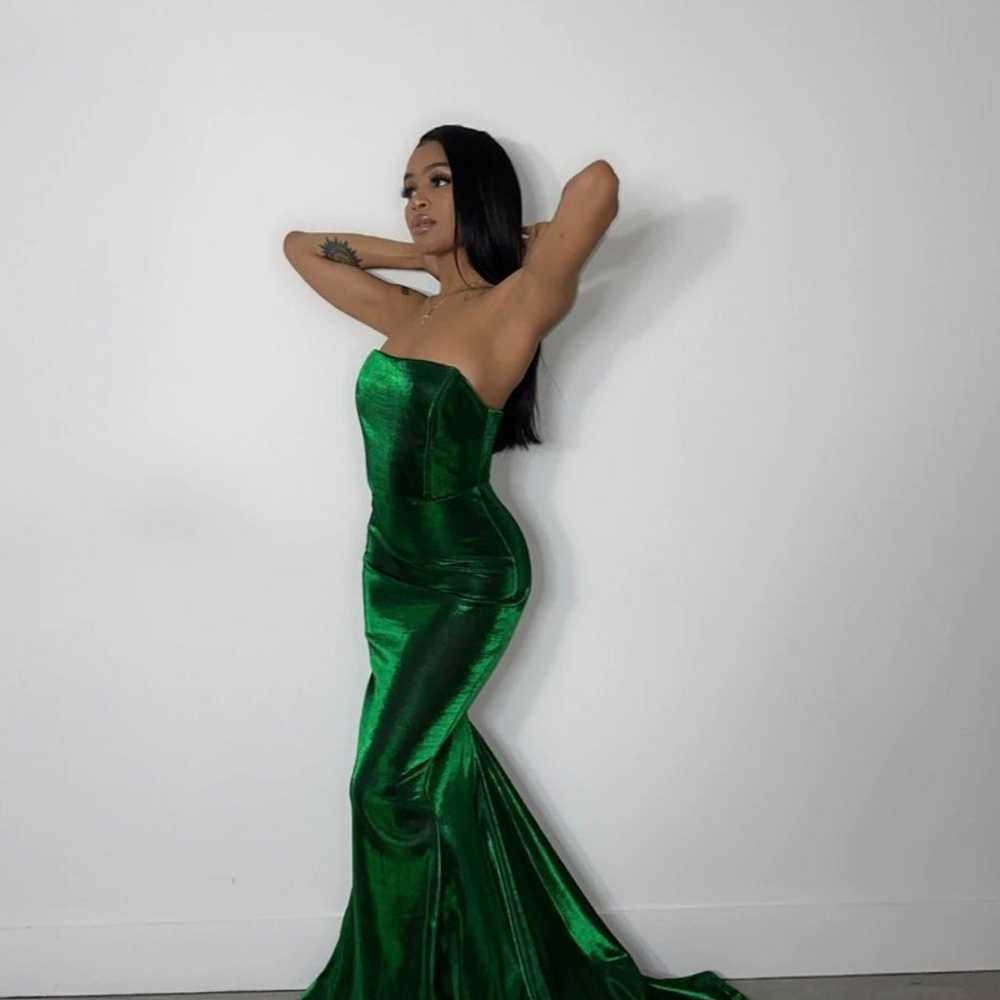 Emerald Green Gown Sz: Large - image 2