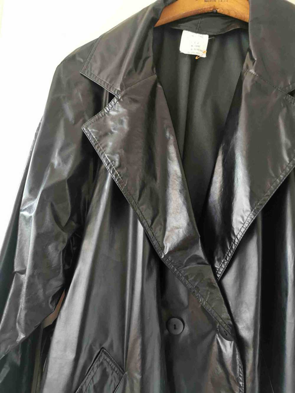 80's trench coat - Short trench coat in shiny vin… - image 6