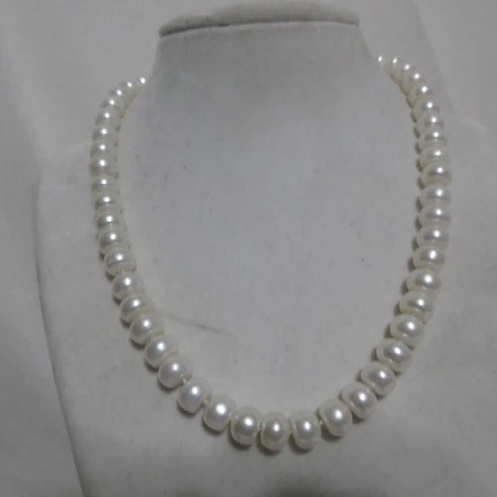 Chinese Pearl Necklace in Presentation Box - image 2