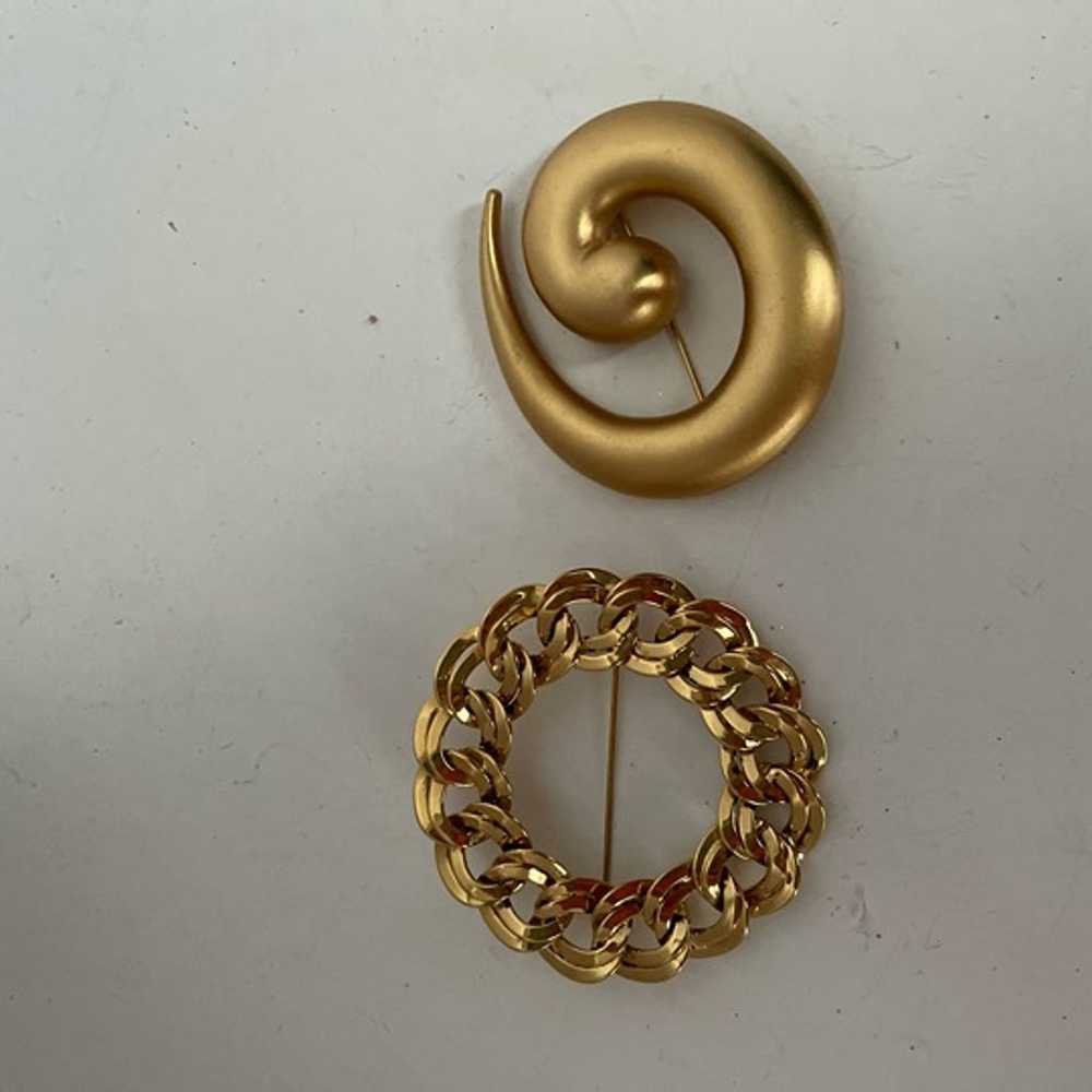 LOT of 2 Monet Brooches Gold Tone Large Brushed S… - image 7