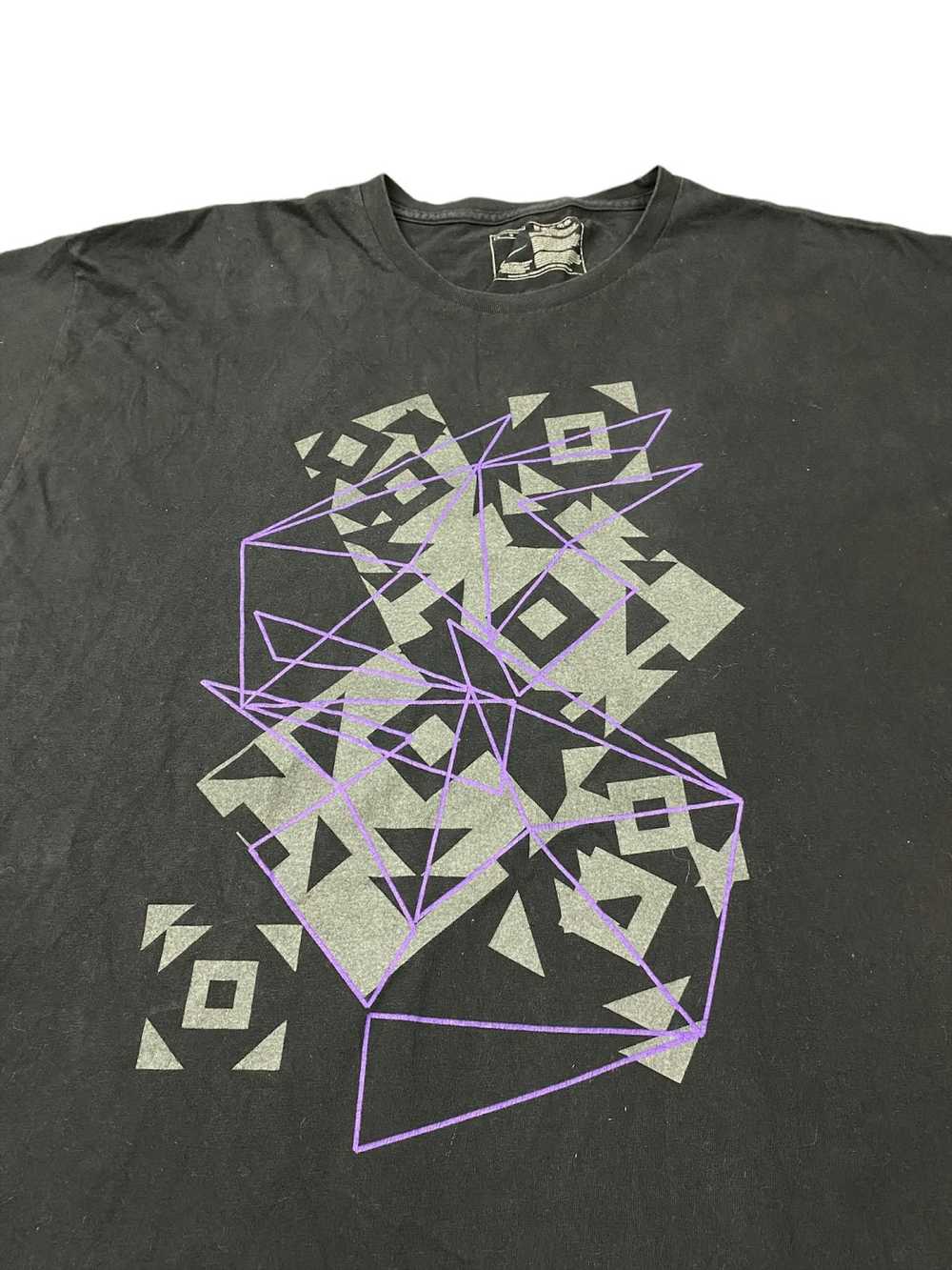 Nike × Vintage Y2K Nike Concrete Jungle Graphic T… - image 3