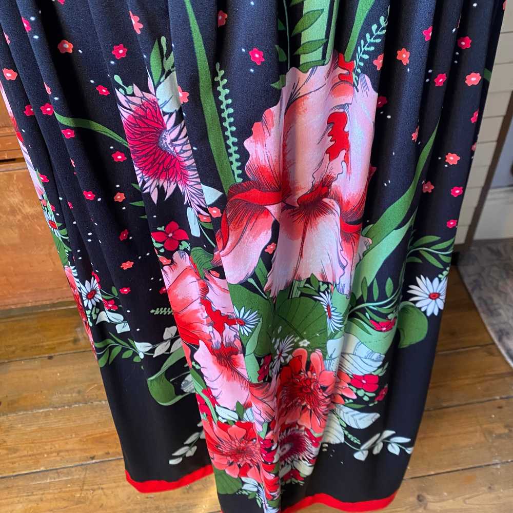 Dark floral, black, red, pink and green vintage m… - image 7