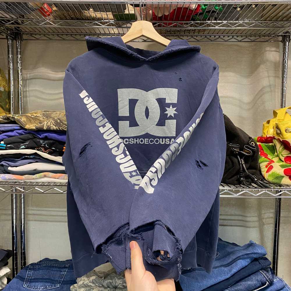 Early 2000s THRASHED DC skate hoodie Gem