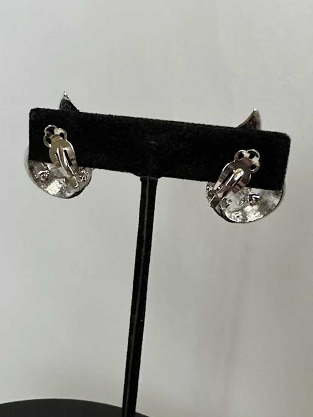 Silver Tone Knot Earrings - image 6