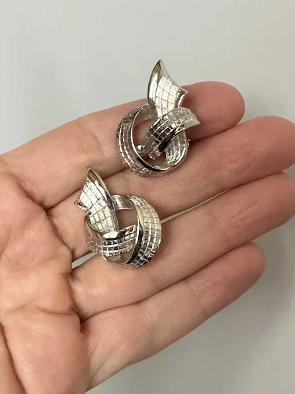 Silver Tone Knot Earrings - image 7